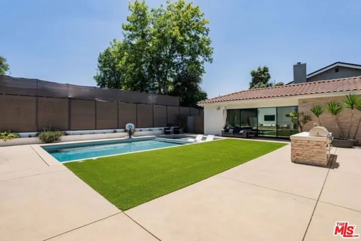 17520 Embassy Drive, Los Angeles, California 91316