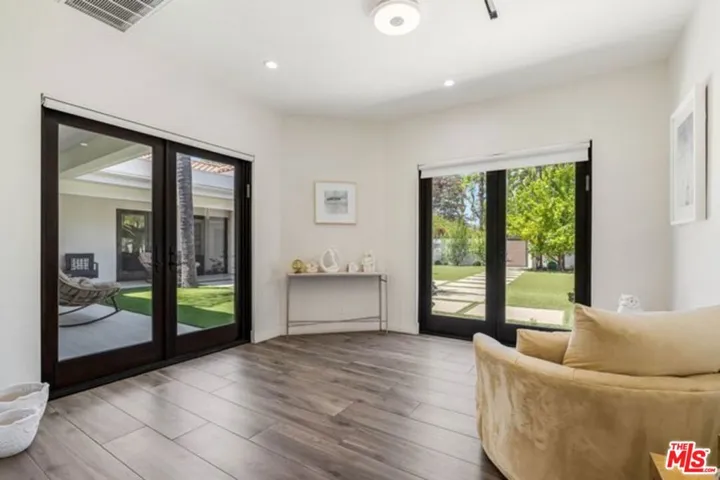 17520 Embassy Drive, Los Angeles, California 91316