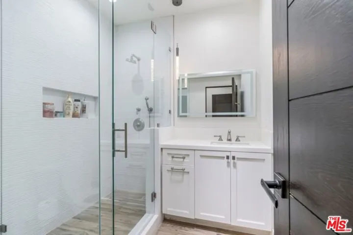 17520 Embassy Drive, Los Angeles, California 91316