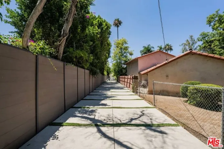17520 Embassy Drive, Los Angeles, California 91316