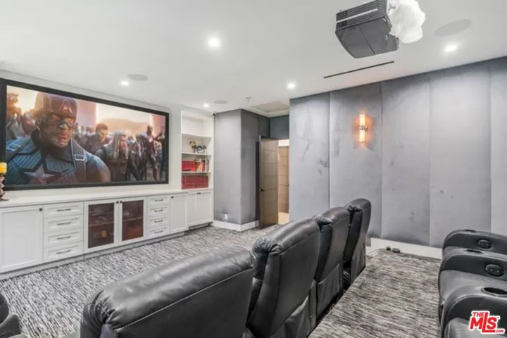17520 Embassy Drive, Los Angeles, California 91316