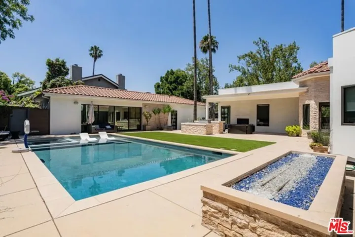 17520 Embassy Drive, Los Angeles, California 91316