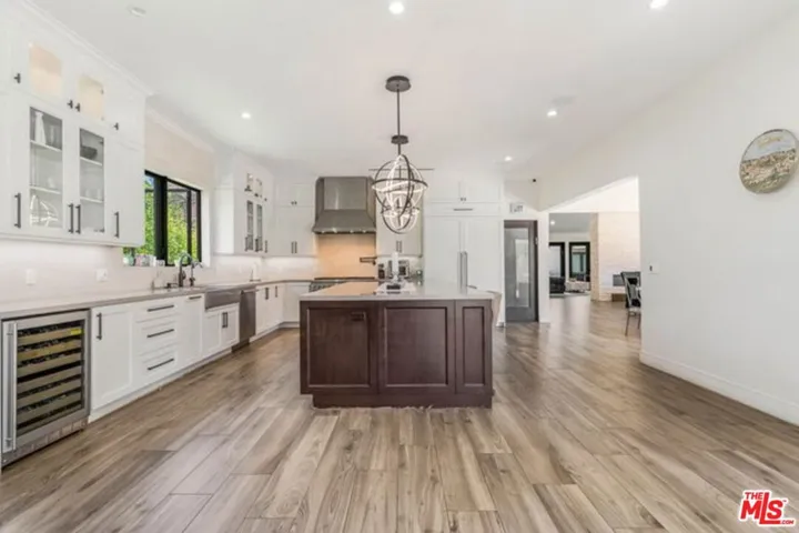 17520 Embassy Drive, Los Angeles, California 91316