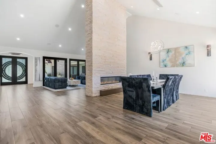 17520 Embassy Drive, Los Angeles, California 91316