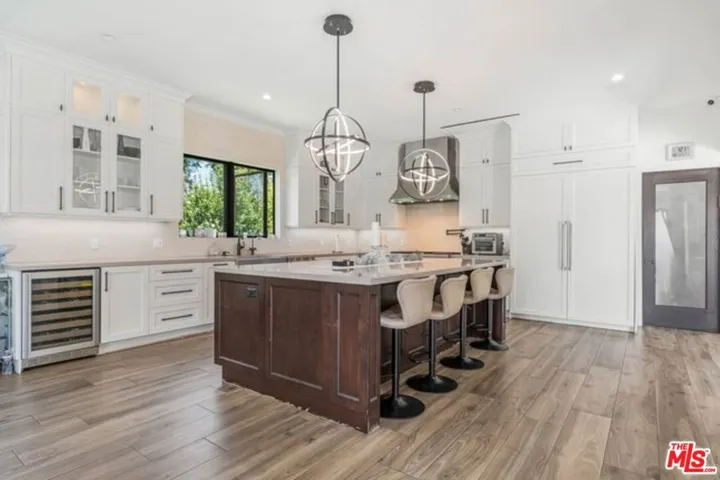 17520 Embassy Drive, Los Angeles, California 91316