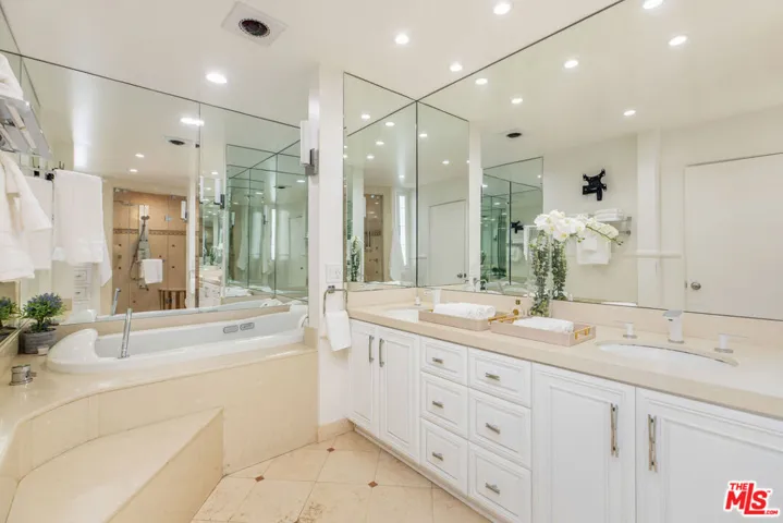 Primary En Suite