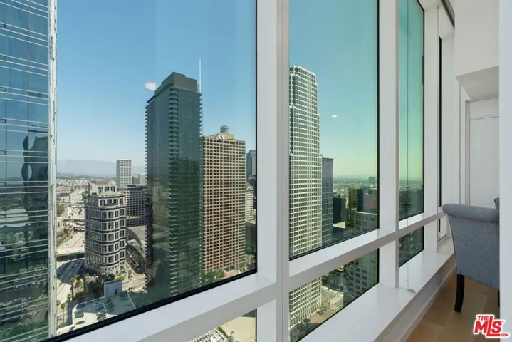 877 Francisco Street 4202, Los Angeles, California 90017