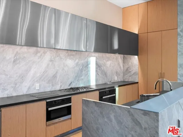 877 Francisco Street 4202, Los Angeles, California 90017