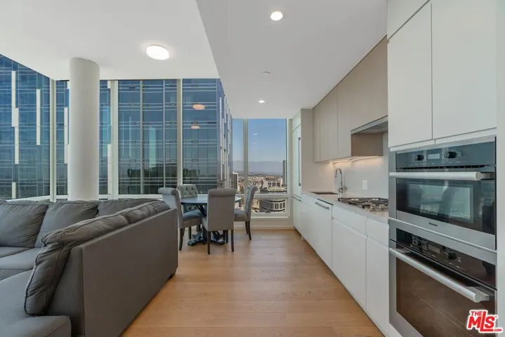 877 Francisco Street 4202, Los Angeles, California 90017