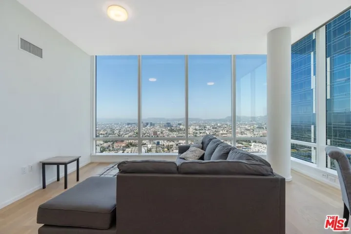 877 Francisco Street 4202, Los Angeles, California 90017