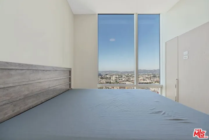 877 Francisco Street 4202, Los Angeles, California 90017