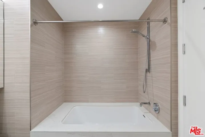 877 Francisco Street 4202, Los Angeles, California 90017