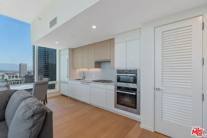 877 Francisco Street 4202, Los Angeles, California 90017