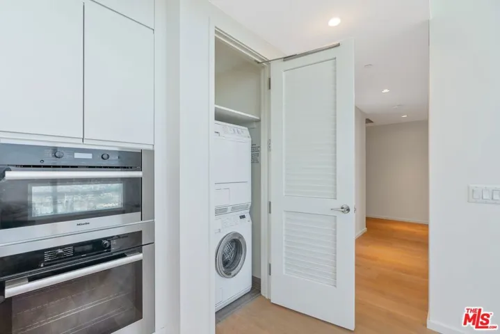 877 Francisco Street 4202, Los Angeles, California 90017