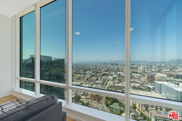 877 Francisco Street 4202, Los Angeles, California 90017