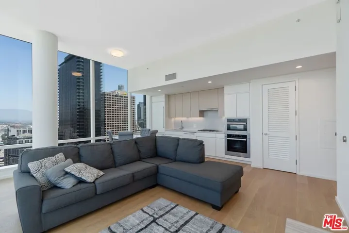 877 Francisco Street 4202, Los Angeles, California 90017