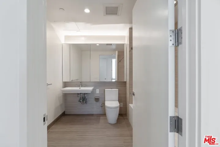 877 Francisco Street 4202, Los Angeles, California 90017
