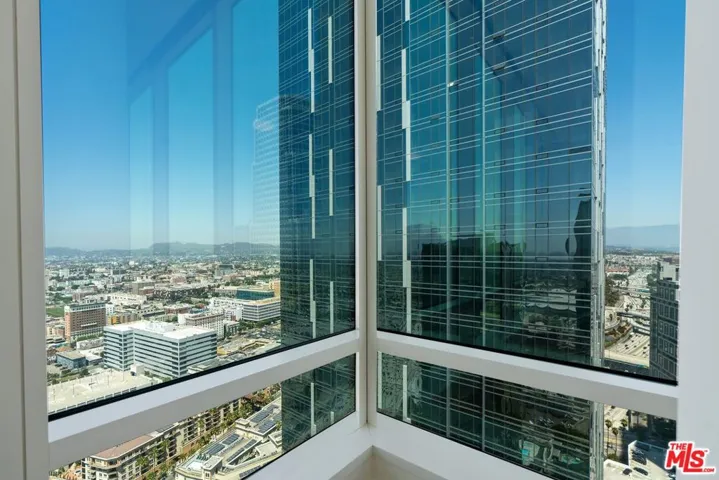 877 Francisco Street 4202, Los Angeles, California 90017