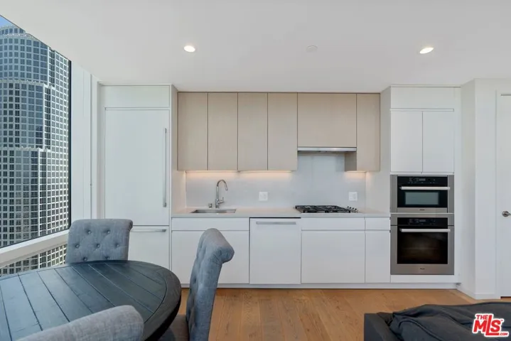 877 Francisco Street 4202, Los Angeles, California 90017