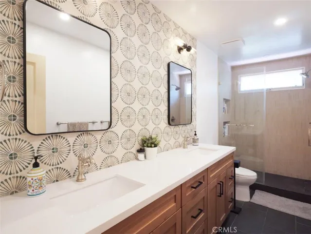 Hallway Bathroom on Upper Level