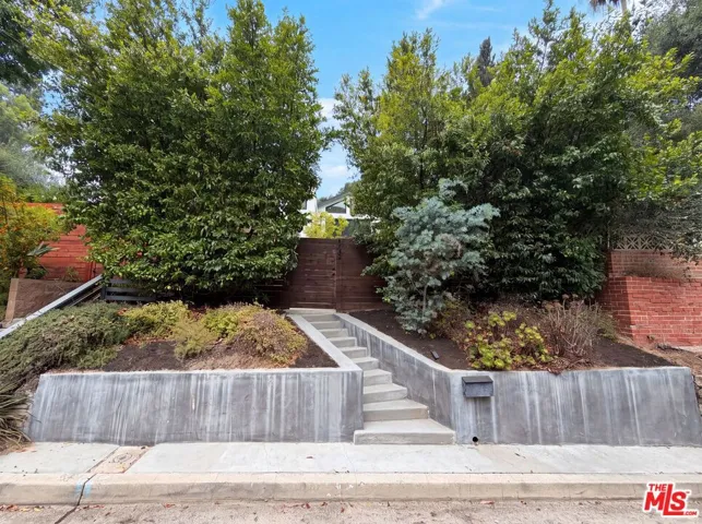 8723 Lookout Mountain Avenue, Los Angeles, California 90046