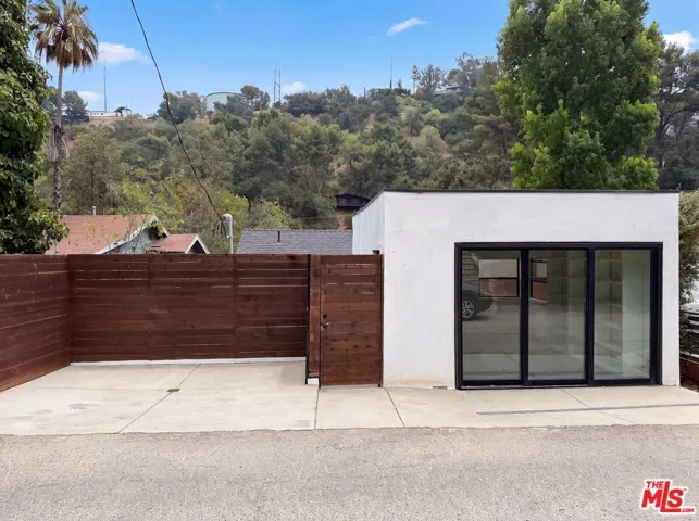 8723 Lookout Mountain Avenue, Los Angeles, California 90046