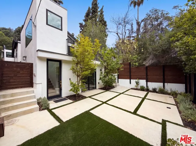 8723 Lookout Mountain Avenue, Los Angeles, California 90046