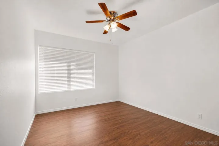 https://zimg.paragon.ice.com/ParagonImages/Property/PA/SDMLS/-530527/35/533/400/0349833ed15d408f1684e65dbeb58b16/3/da1ed2bc6af8faef5795cc0f2af405f6/-530527-b0e57d45-666f-454e-aeb6-6c8f86201d49.JPG