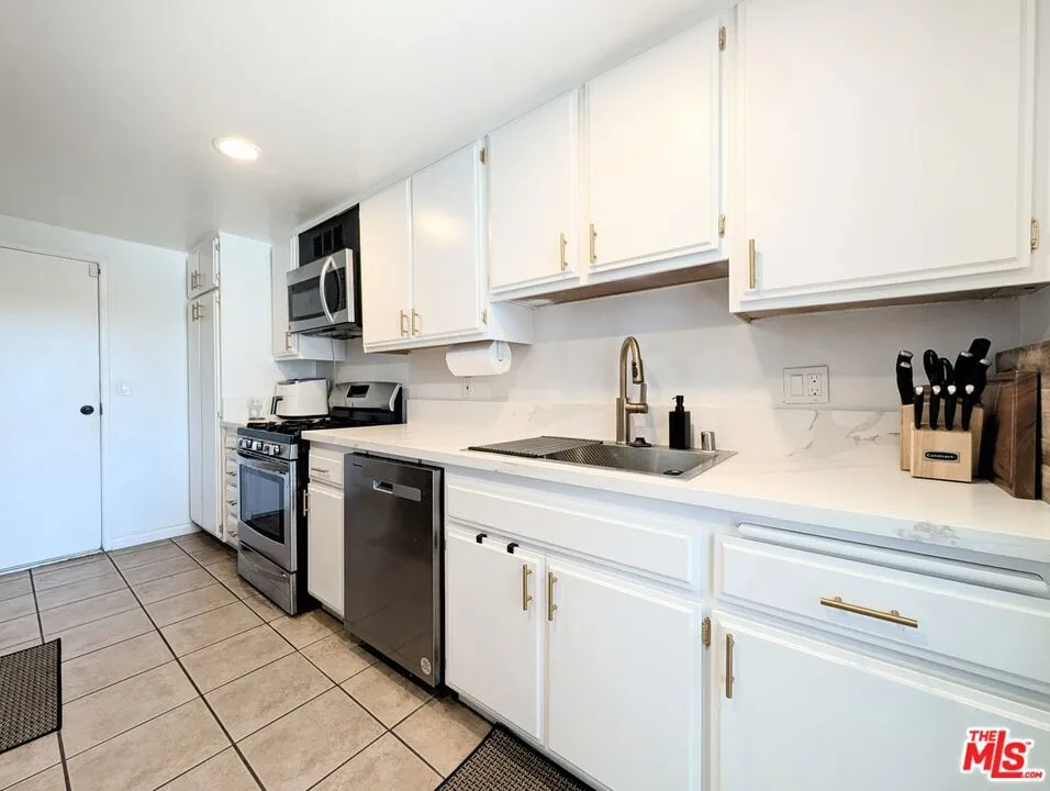 11826 Loma Drive 105, Whittier, California 90604 — photo 4