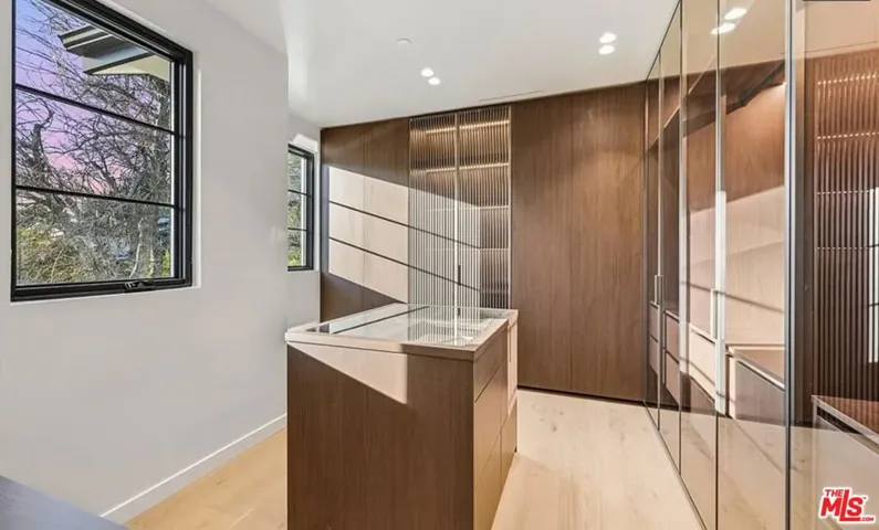 4900 Valjean Avenue, Los Angeles, California 91436
