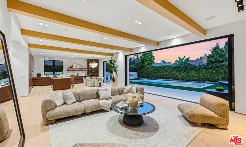 4900 Valjean Avenue, Los Angeles, California 91436