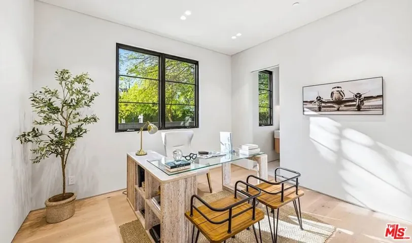 4900 Valjean Avenue, Los Angeles, California 91436
