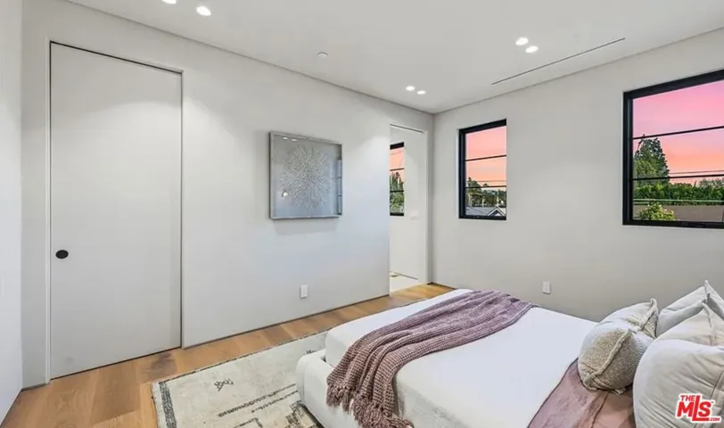 4900 Valjean Avenue, Los Angeles, California 91436