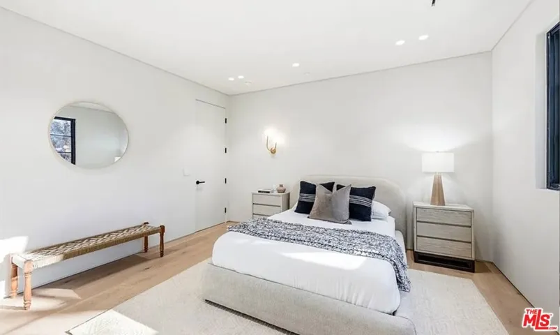 4900 Valjean Avenue, Los Angeles, California 91436