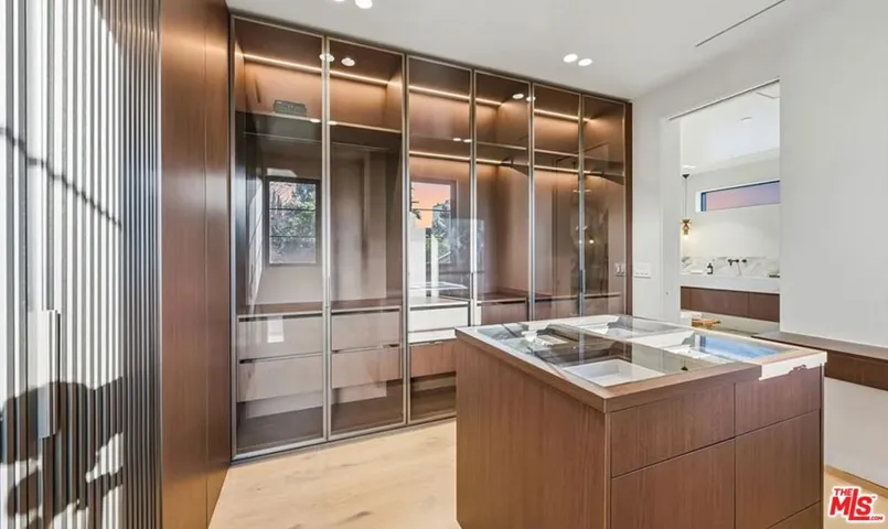 4900 Valjean Avenue, Los Angeles, California 91436