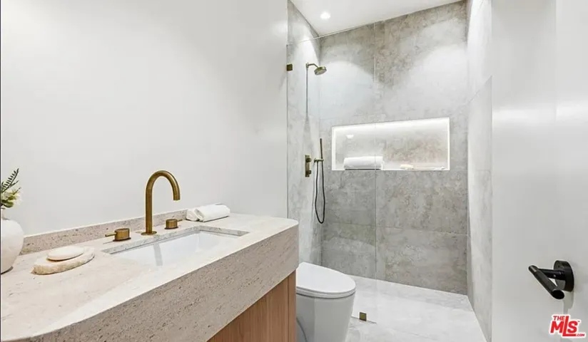 4900 Valjean Avenue, Los Angeles, California 91436