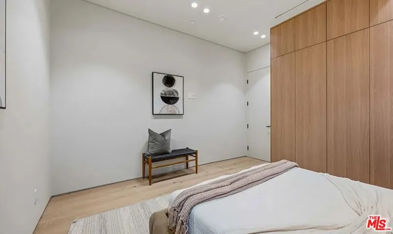 4900 Valjean Avenue, Los Angeles, California 91436
