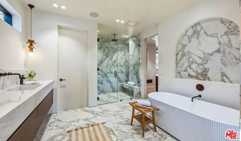 4900 Valjean Avenue, Los Angeles, California 91436