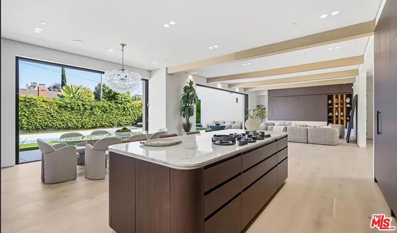 4900 Valjean Avenue, Los Angeles, California 91436