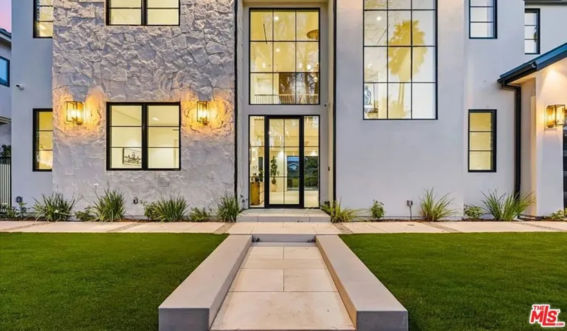 4900 Valjean Avenue, Los Angeles, California 91436
