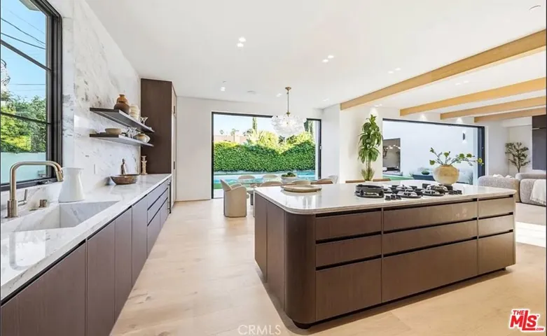4900 Valjean Avenue, Los Angeles, California 91436