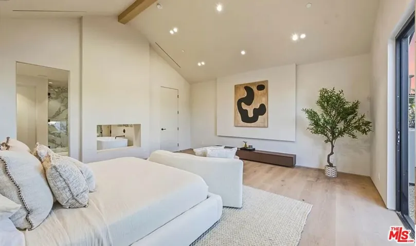 4900 Valjean Avenue, Los Angeles, California 91436