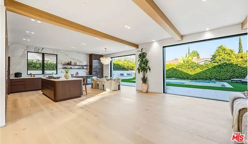 4900 Valjean Avenue, Los Angeles, California 91436
