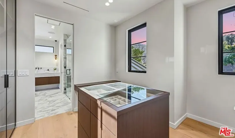 4900 Valjean Avenue, Los Angeles, California 91436