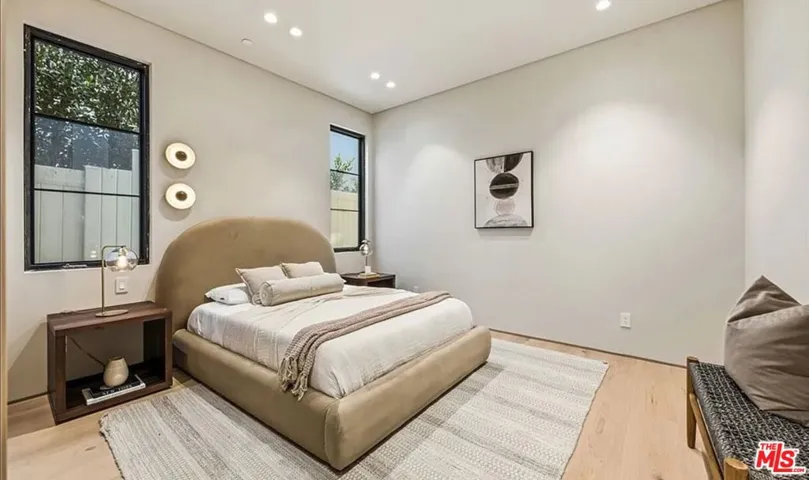 4900 Valjean Avenue, Los Angeles, California 91436