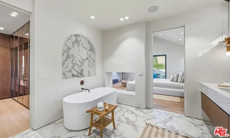 4900 Valjean Avenue, Los Angeles, California 91436