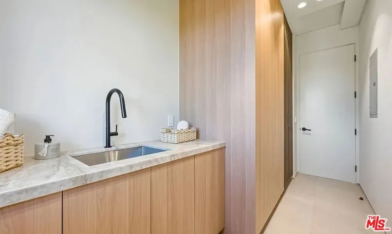 4900 Valjean Avenue, Los Angeles, California 91436