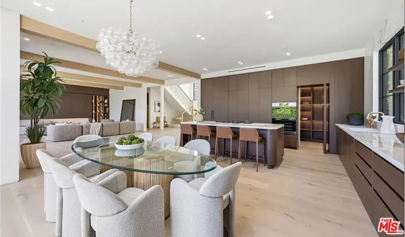 4900 Valjean Avenue, Los Angeles, California 91436