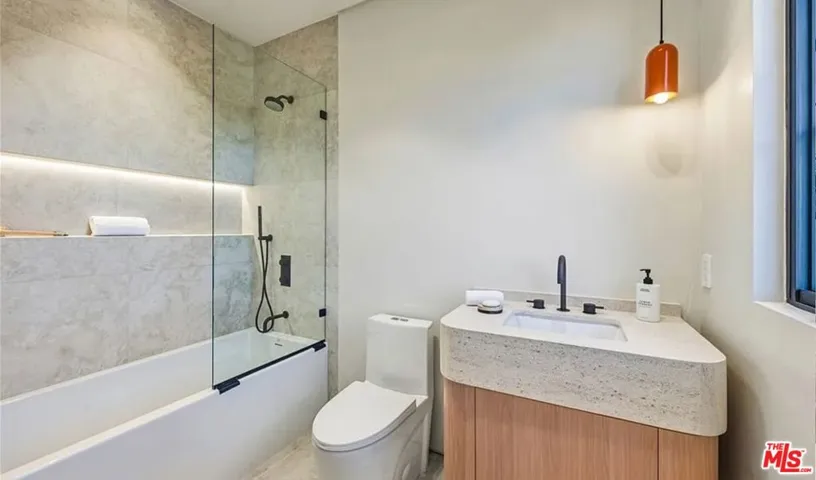 4900 Valjean Avenue, Los Angeles, California 91436