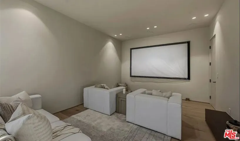 4900 Valjean Avenue, Los Angeles, California 91436
